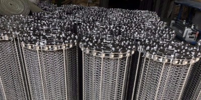 不銹鋼輸送帶的幾個(gè)重要部件及安全使用