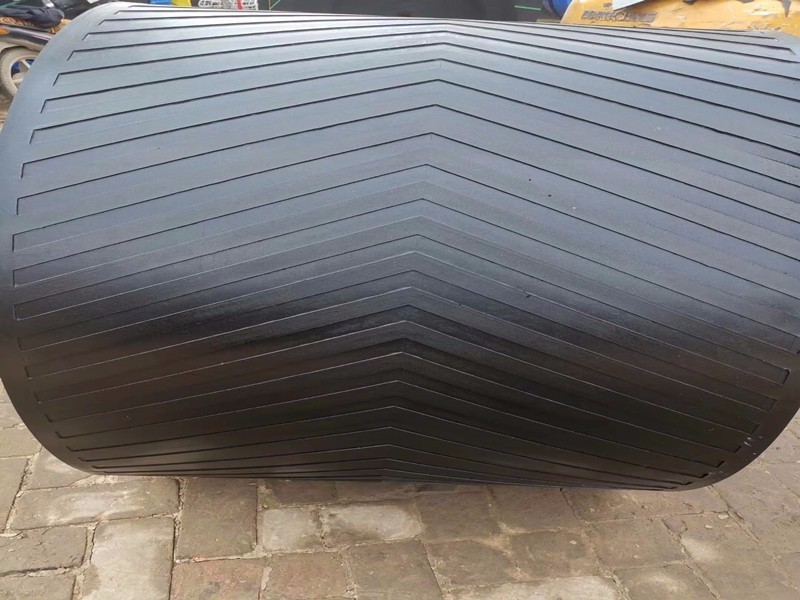 人字形橡膠輸送帶 黑色花紋橡膠輸送帶廠家 人字形橡膠輸送帶 黑色花紋橡膠輸送帶廠家