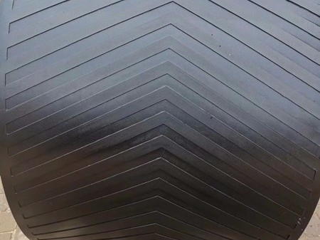 人字形橡膠輸送帶 黑色花紋橡膠輸送帶廠家 人字形橡膠輸送帶 黑色花紋橡膠輸送帶廠家