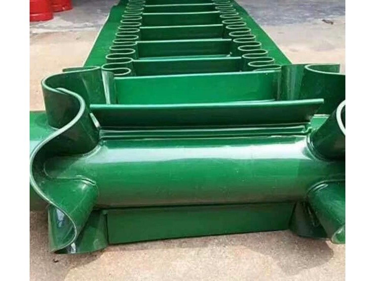 物流輸送機上的裙邊輸送帶